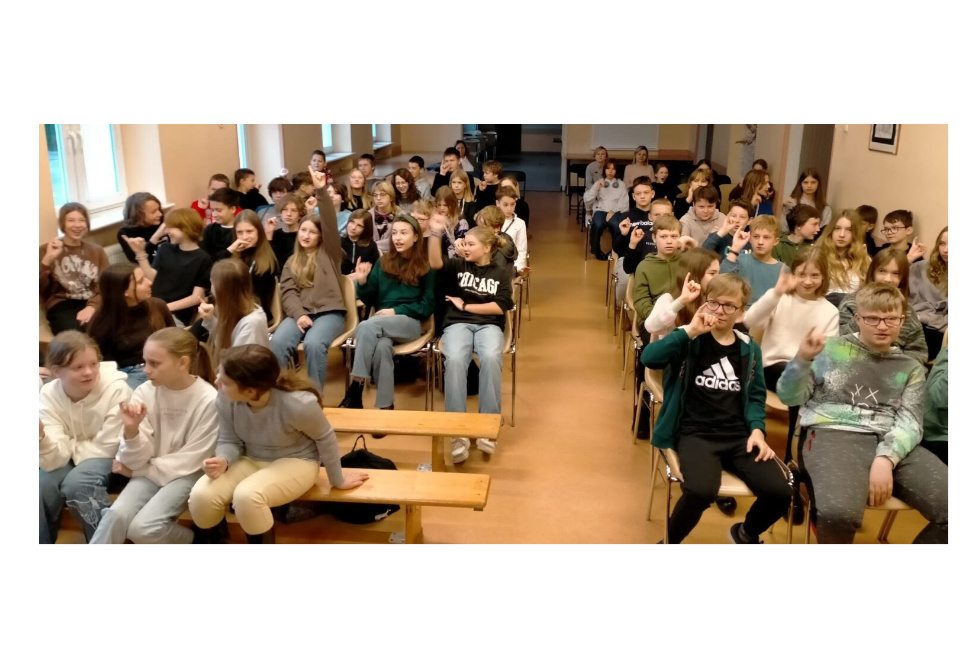 21 listopada uczniowie klas szóstych uczestniczyli w spotkaniu z Panią Bożeną Sulowską.